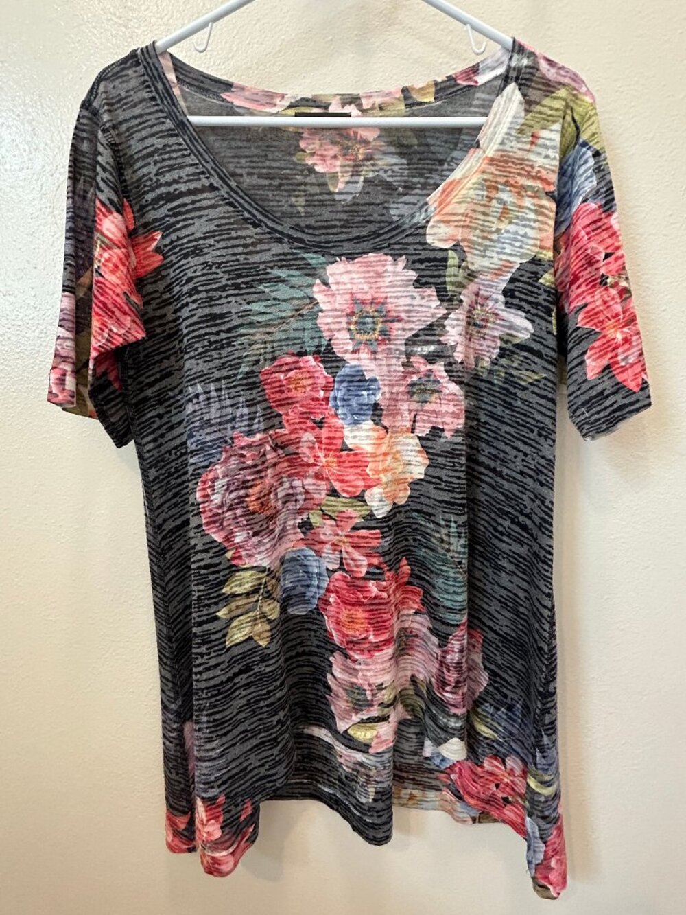 EUC Nally & Millie short sleeve scoop neck floral burnout swing tunic, size M